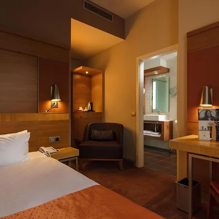 Mercure Center Hotel 4*