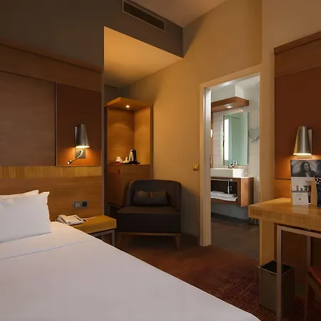 فندق Mercure Center اوسترافا