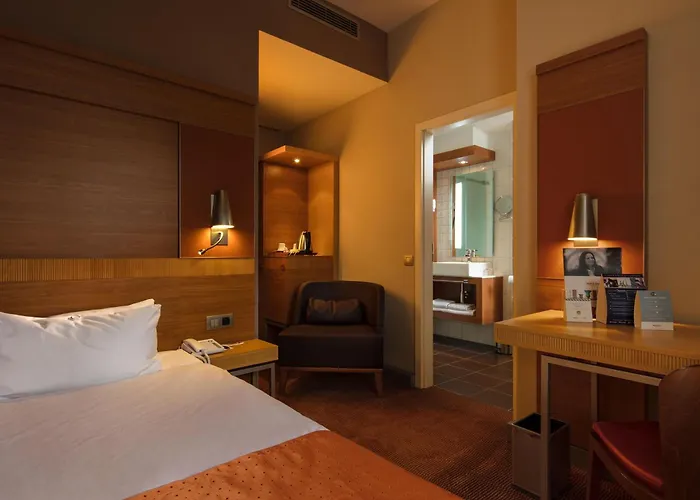 Mercure Center Hotel 4*